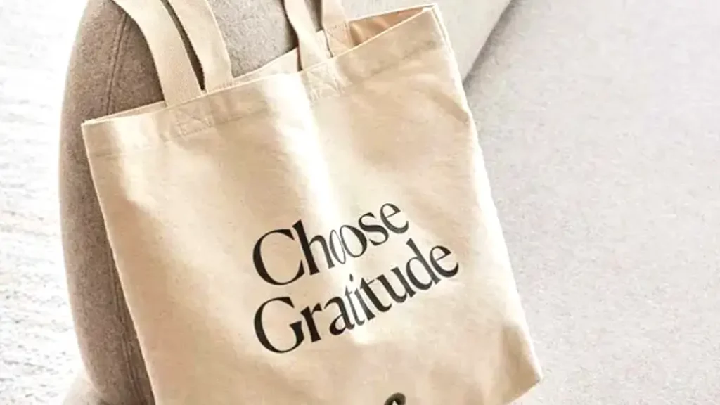 Jute Bag vs Tote Bag: What Are Differences Between Them 2 what is a tote bag