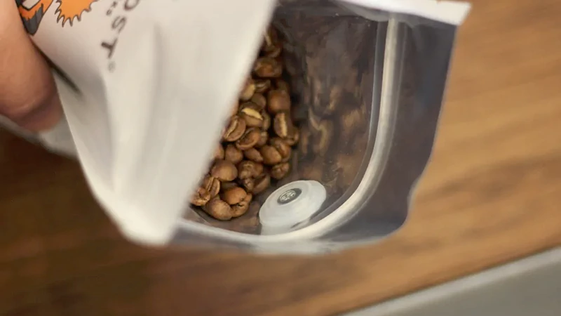 How to Store Coffee After Roasting: Complete Guide for Freshness 2 Aluminum foil coffee bag with valve